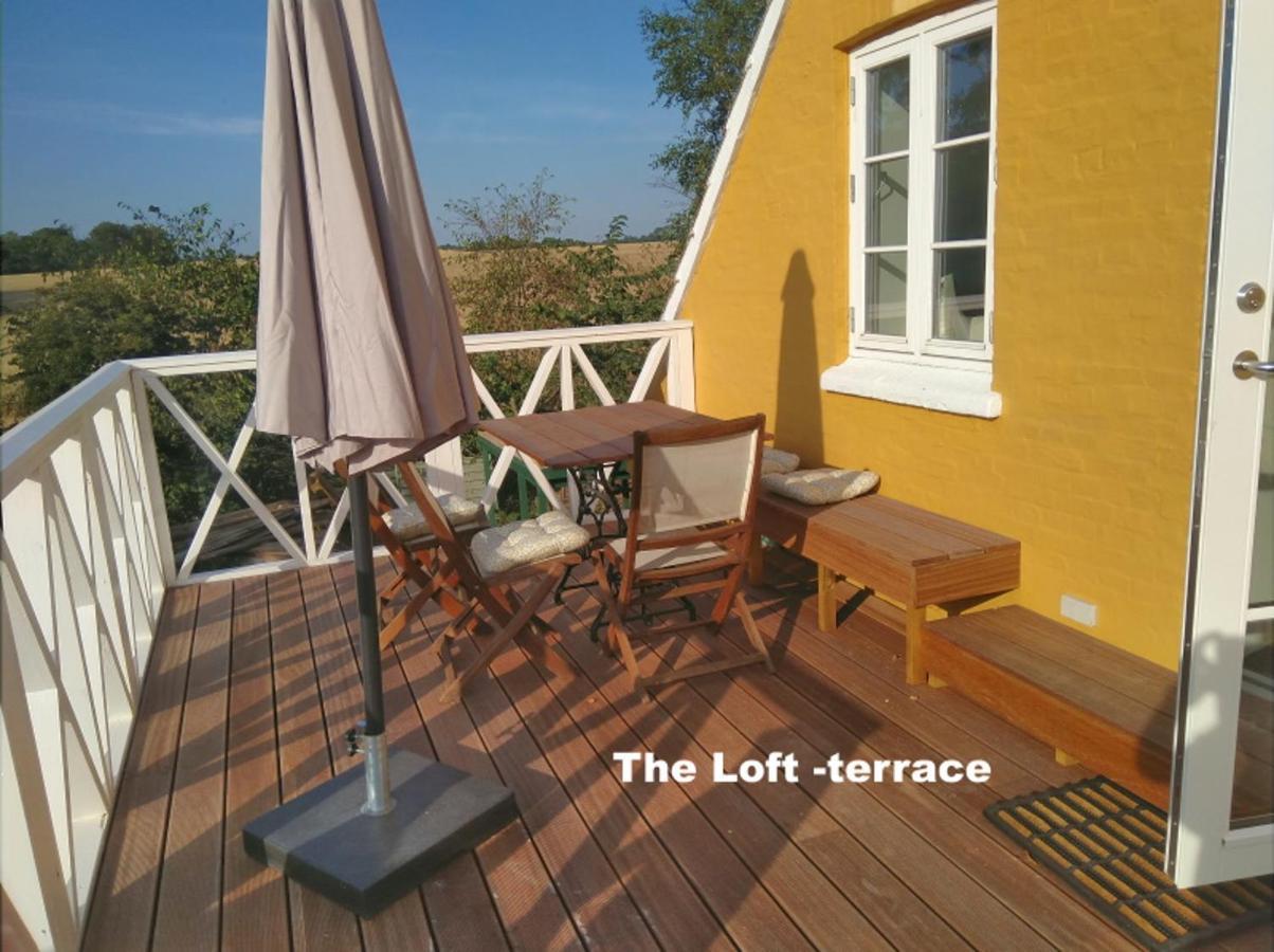 The 'Loft' Apartment- "Den Gule Svane" Guest House - Near Ronne & Beach 외부 사진