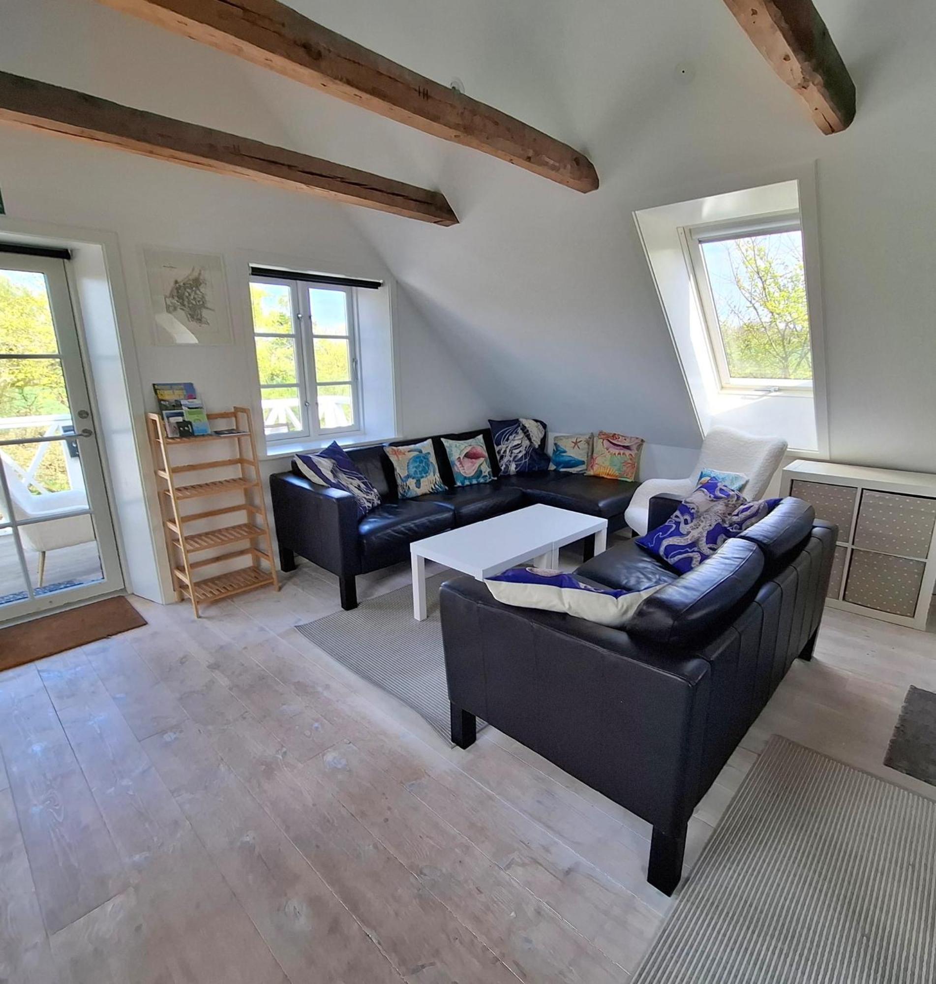 The 'Loft' Apartment- "Den Gule Svane" Guest House - Near Ronne & Beach 외부 사진