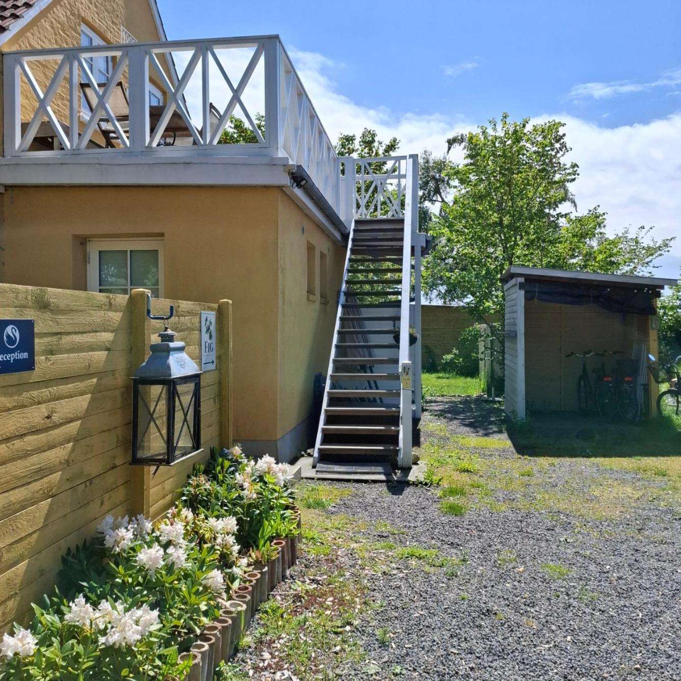 The 'Loft' Apartment- "Den Gule Svane" Guest House - Near Ronne & Beach 외부 사진